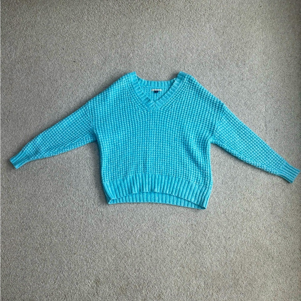 Blue American Eagle knit vneck